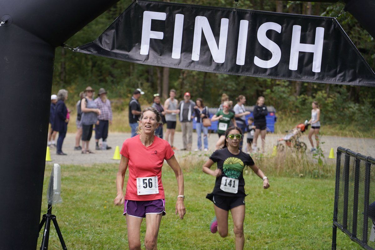 bushnelluniv's tweet photo. A big thank you to the over 120 participants in the inaugural Carry the Torch Community 5k! It was a huge success. Thank you to our wonderful sponsors for supporting the Beacon Fund for student scholarships.
We hope to see you next year! #BeaconsForLife #WeAreBushnell https://t.co/vOGTDaetNi