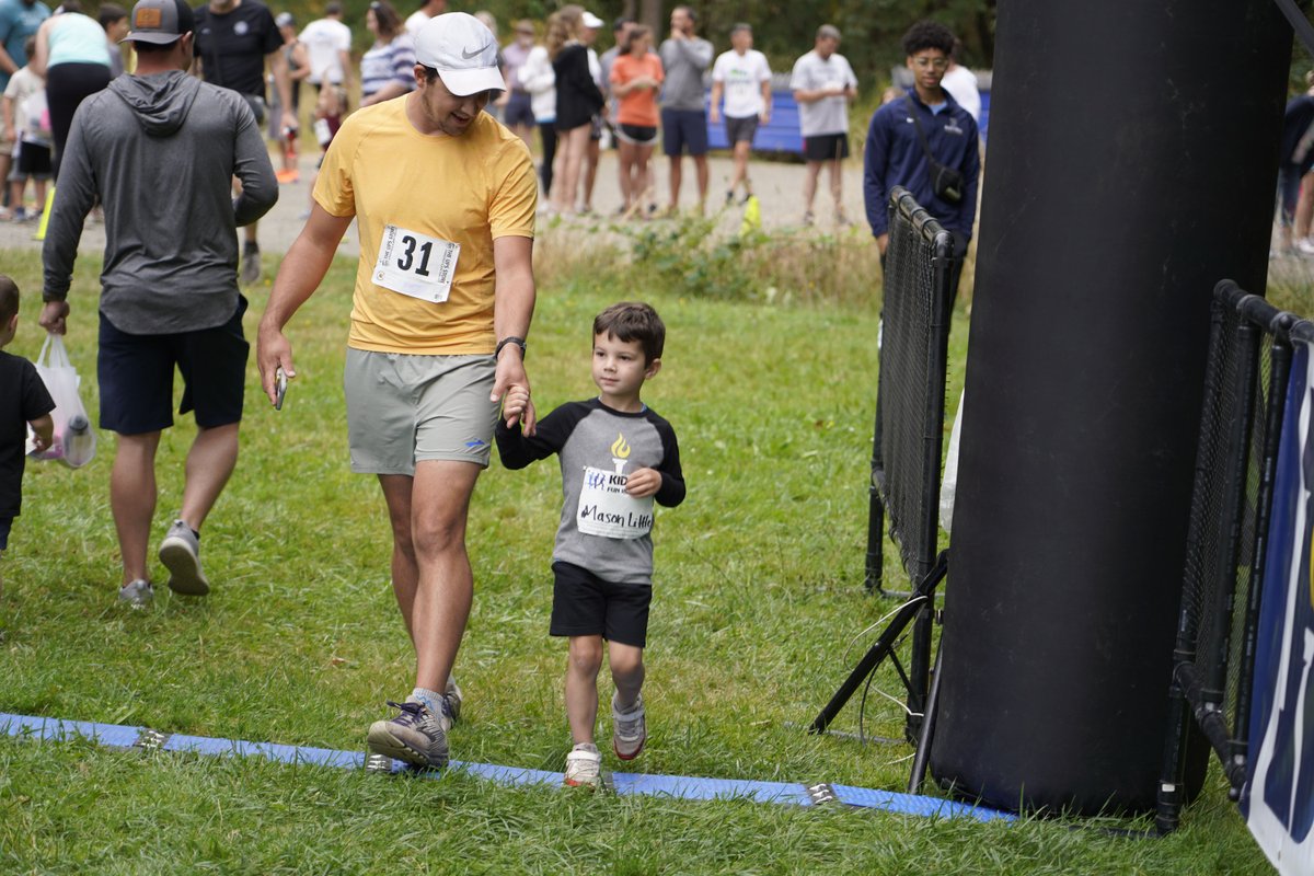 bushnelluniv's tweet photo. A big thank you to the over 120 participants in the inaugural Carry the Torch Community 5k! It was a huge success. Thank you to our wonderful sponsors for supporting the Beacon Fund for student scholarships.
We hope to see you next year! #BeaconsForLife #WeAreBushnell https://t.co/vOGTDaetNi