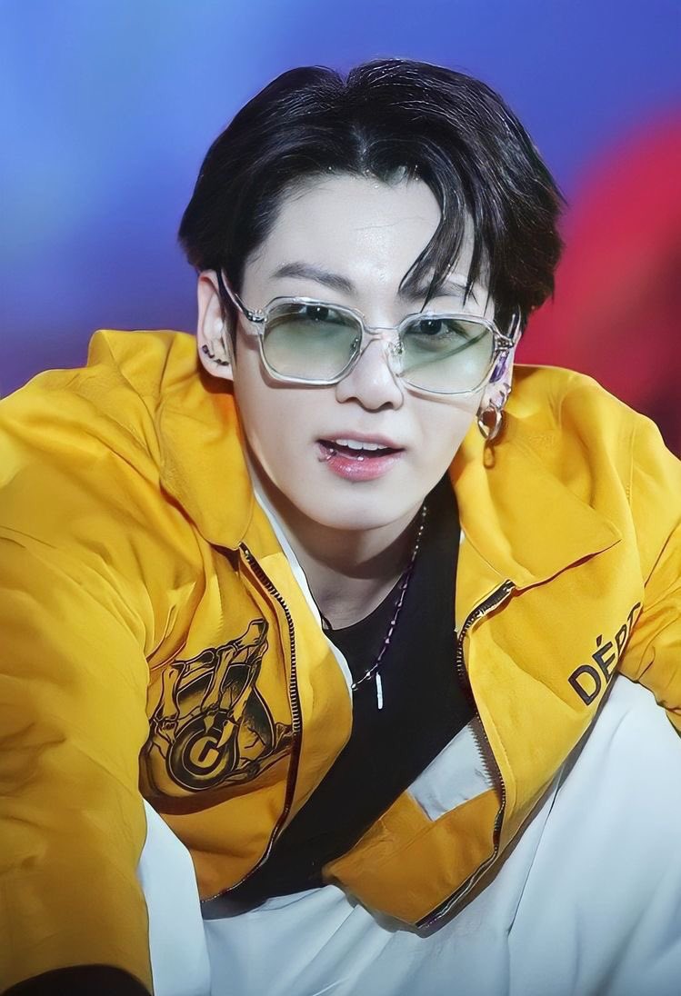 KireiKook's tweet photo. @USBTSARMY This year Kook in yellow is extra🔥🔥🔥 HBD JK!!! ILYSM 💜❤️💜❤️💜 https://t.co/MluE2wEtuO