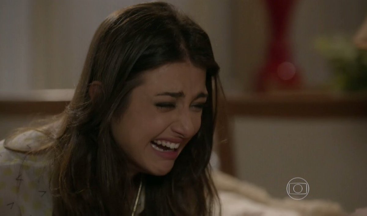 tuitsnanda's tweet photo. ana julia e isabella estavam inconsoláveis nessa sequência e é sempre bom enaltece-las. saudade das minhas meninas. https://t.co/Ksu8AU0658