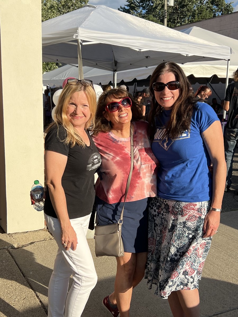 TrustedLODawn's tweet photo. Checking out the classics at the Harper Cruise with my ladies https://t.co/C1wFK47I8v