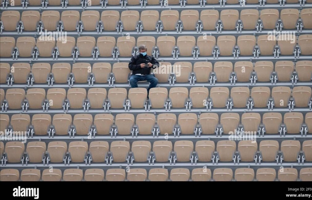 Mientras tanto Diego Schalper en el Teatro Caupolican. Esperando el acto de cierre del rechazo. #ApruebazoRecoleta
