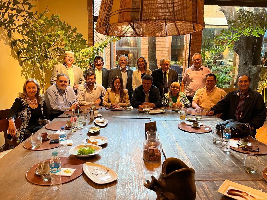 Almuerzo con el candidato a  Presidente de la República Dr <a href="/EfrainAlegre/">Efraín Alegre</a>  y la candidata a Vice Presidenta <a href="/solenu/">Sole Núñez</a> acompañado de los candidatos a Senadores/as y líderes de la Concertación

#enlaconcertaciónestamostodos
