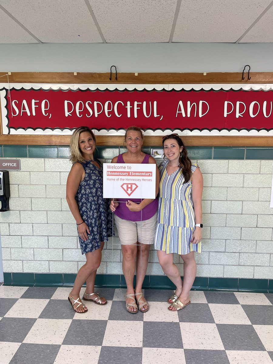 Favorite back to school tradition to welcome our kindergarteners - delivering lawn signs! <a href="/justineparadis7/">Justine Paradis</a> <a href="/lisaorsini10/">lisa orsini</a>  #HennesseyRising