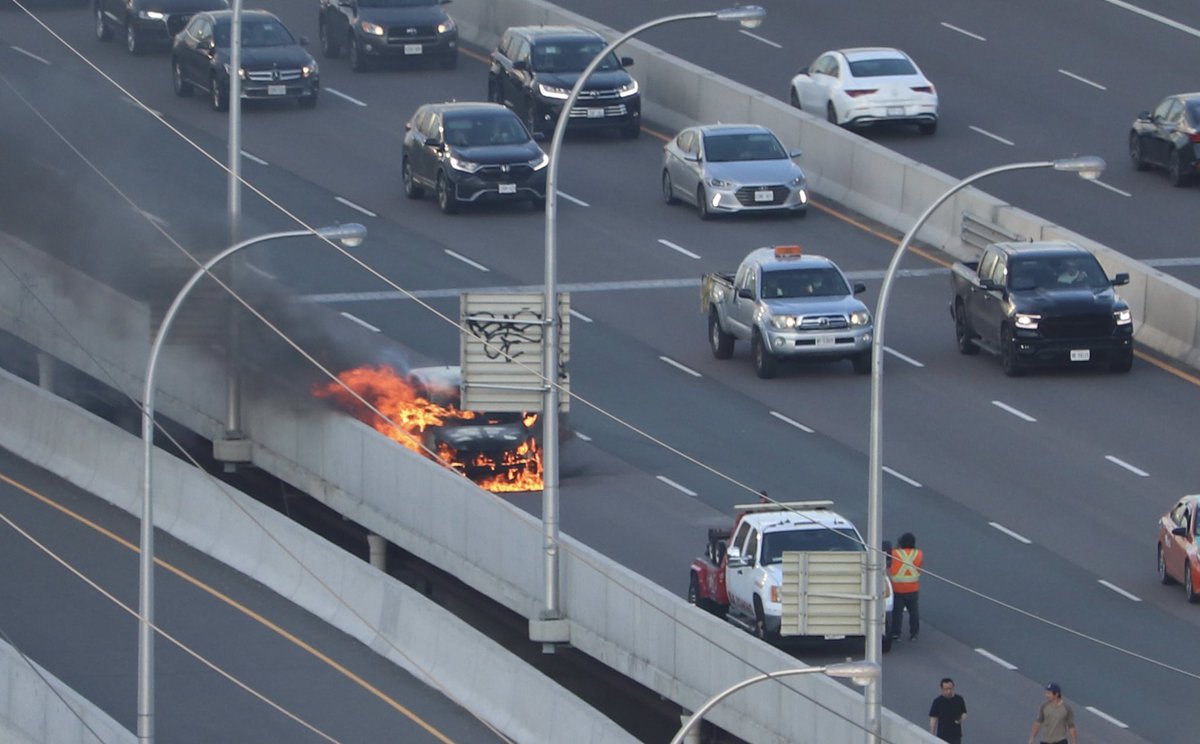 julesdm's tweet photo. Slow moving on the highway heading West into the city just before Jarvis due to a car fire. Firefighters 🚒 managing the scent. Hope all are safe. #Toronto @TrafficServices #CP24 https://t.co/2r0mnND4r1