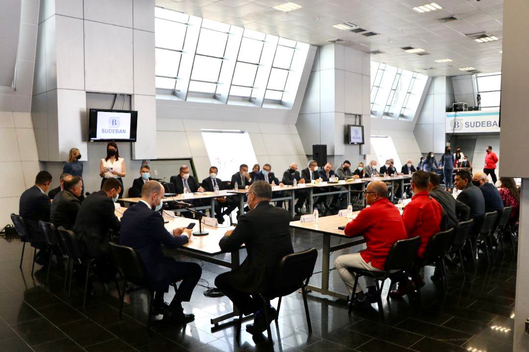 ℹ️🗞️EsNoticia: SENIAT FIRMA CONVENIO BANCARIO DE PRESTACIÓN DE SERVICIO CON LA BANCA NACIONAL

📲 Para ampliar esta información ingresa a nuestro red social ➡️cutt.ly/8CtJx55
#SENIATImpulsaLaEconomía
#SENIATPotenciaLaEconomía