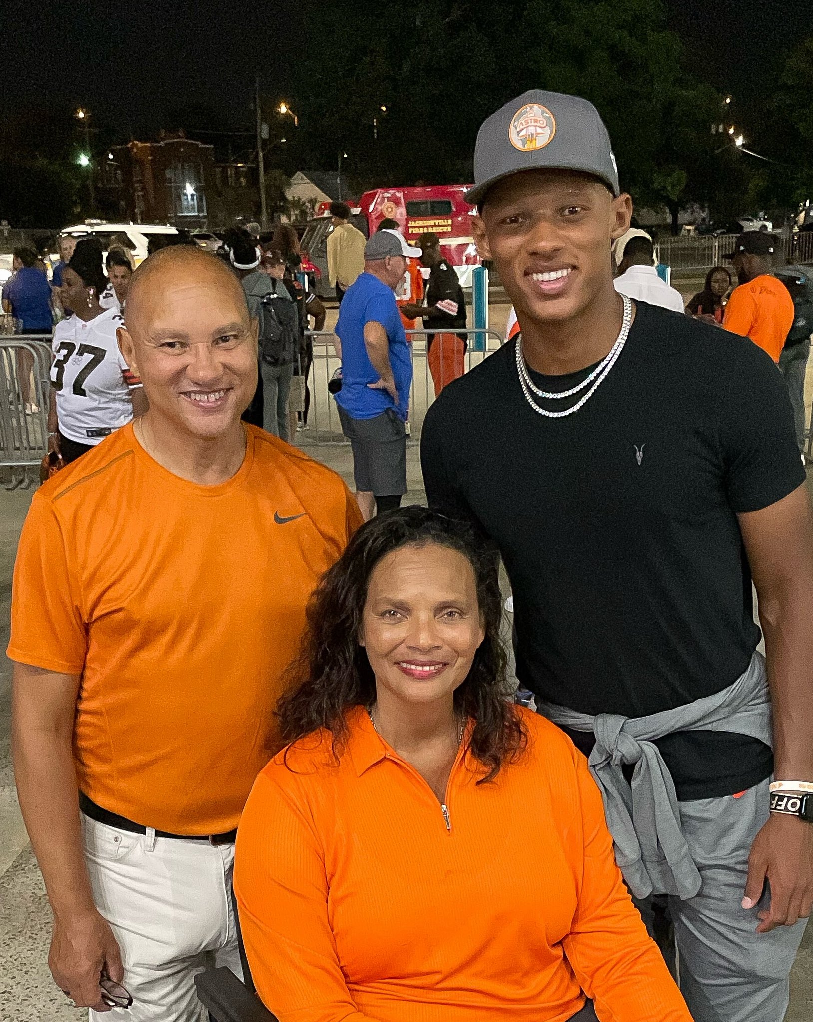 Josh Dobbs on Twitter "Happy Birthday Mom! I love you! Thank you for