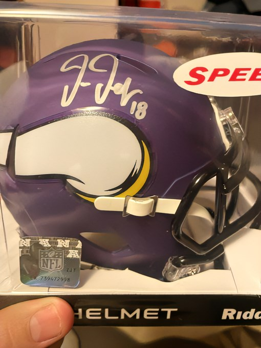 Yfz84's tweet photo. Vikings giveaway!!  I’m giving away this Justin Jefferson signed mini helmet to someone that correctly predicts the Vikings first Touchdown of the season!

1. Must like and RT this post.
2. Must be following me so I can DM you if you win. 
3. More detailed answers are better! https://t.co/24tqIHzxA6