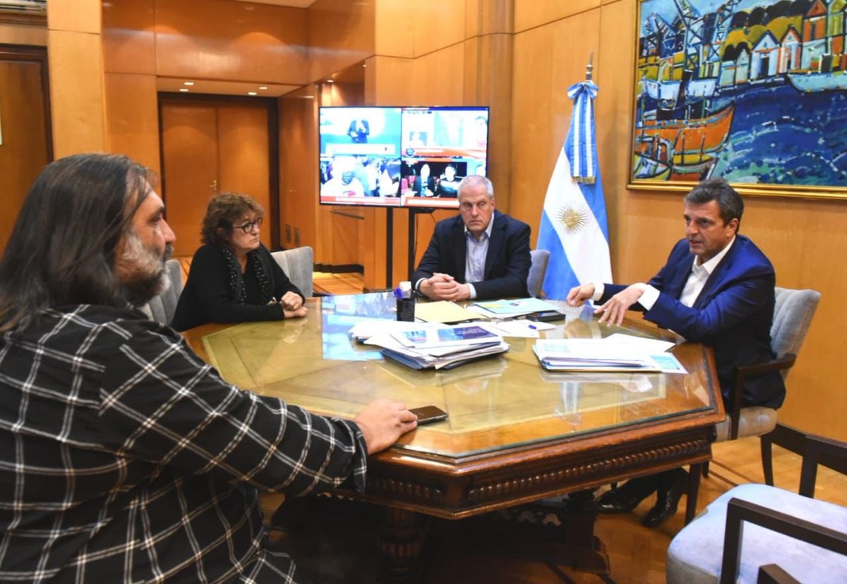 También garantizamos que las obras de infraestructura en escuelas y jardines cuenten con los fondos previstos para dar continuidad a las obras en ejecución y licitar los proyectos que tenemos comprometidos con las provincias, los municipios y las universidades.