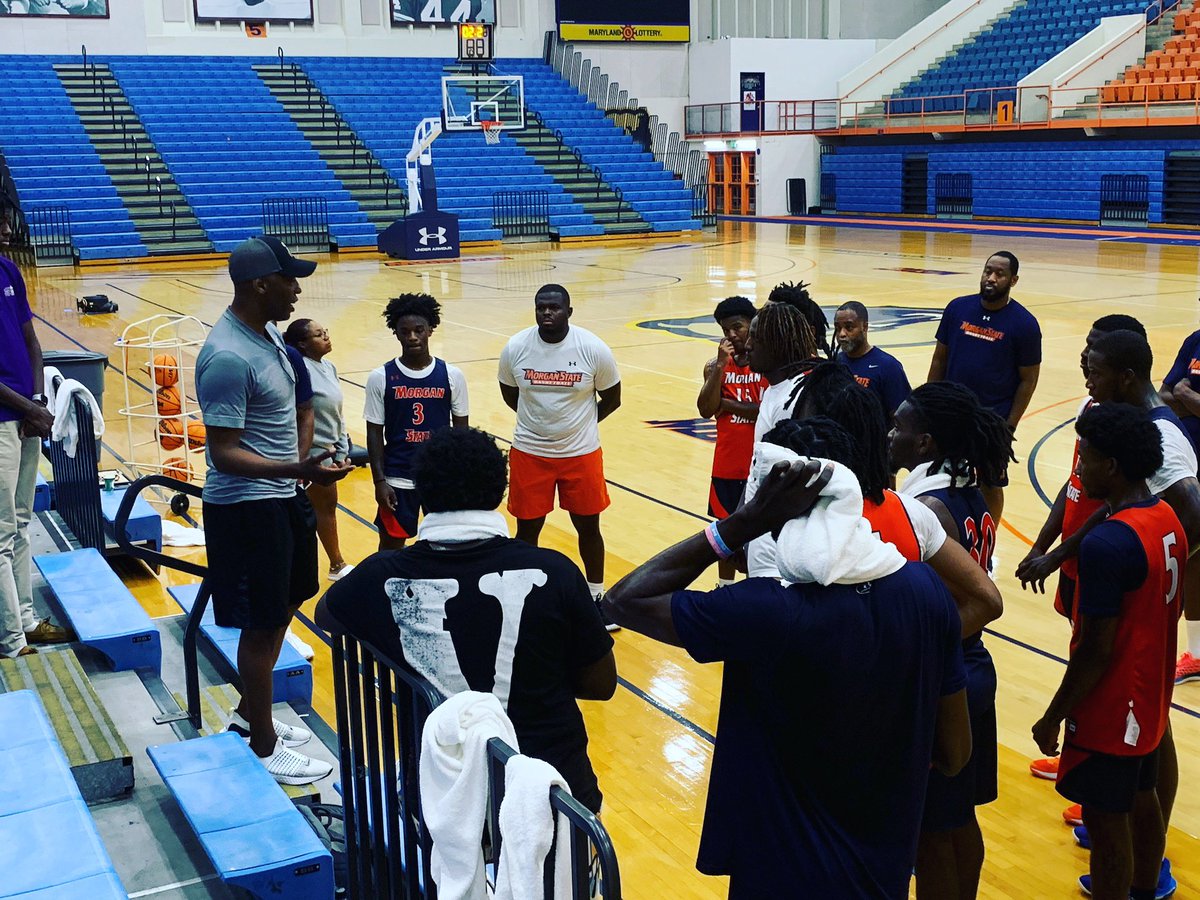 MorganStBears's tweet photo. Such an amazing opportunity for our 🐻 @msubearsmbb team to learn from #Baltimore legend Sam Cassell‼️
#GoBears🔷🔶 https://t.co/Bnuo0Wtcnr