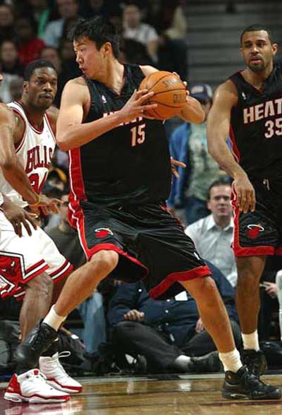 ObsNBAFacts's tweet photo. Fact #127: The player with the closest first and last name to the top of the alphabet is Alaa Abdelnaby. The player closest to the end is Wang Zhizhi (career averages): 

@alaatweets: 5.7, 3.3, 0.3, 50.2% FG, 256 GP, 12.5 MPG

Wang Zhizhi: 4.4, 1.7, 0.3, 41.7% FG, 137 GP, 9.2 MPG https://t.co/zJ0AAfJgRy