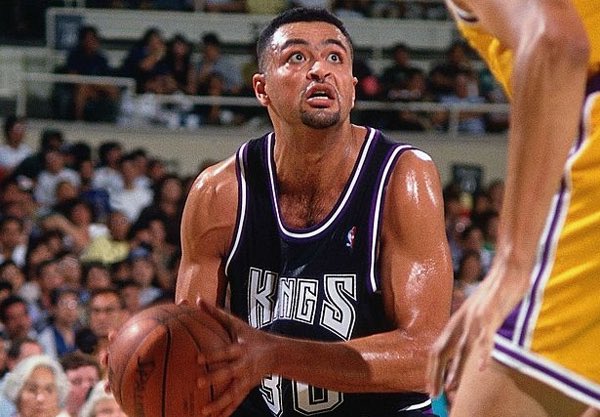 ObsNBAFacts's tweet photo. Fact #127: The player with the closest first and last name to the top of the alphabet is Alaa Abdelnaby. The player closest to the end is Wang Zhizhi (career averages): 

@alaatweets: 5.7, 3.3, 0.3, 50.2% FG, 256 GP, 12.5 MPG

Wang Zhizhi: 4.4, 1.7, 0.3, 41.7% FG, 137 GP, 9.2 MPG https://t.co/zJ0AAfJgRy