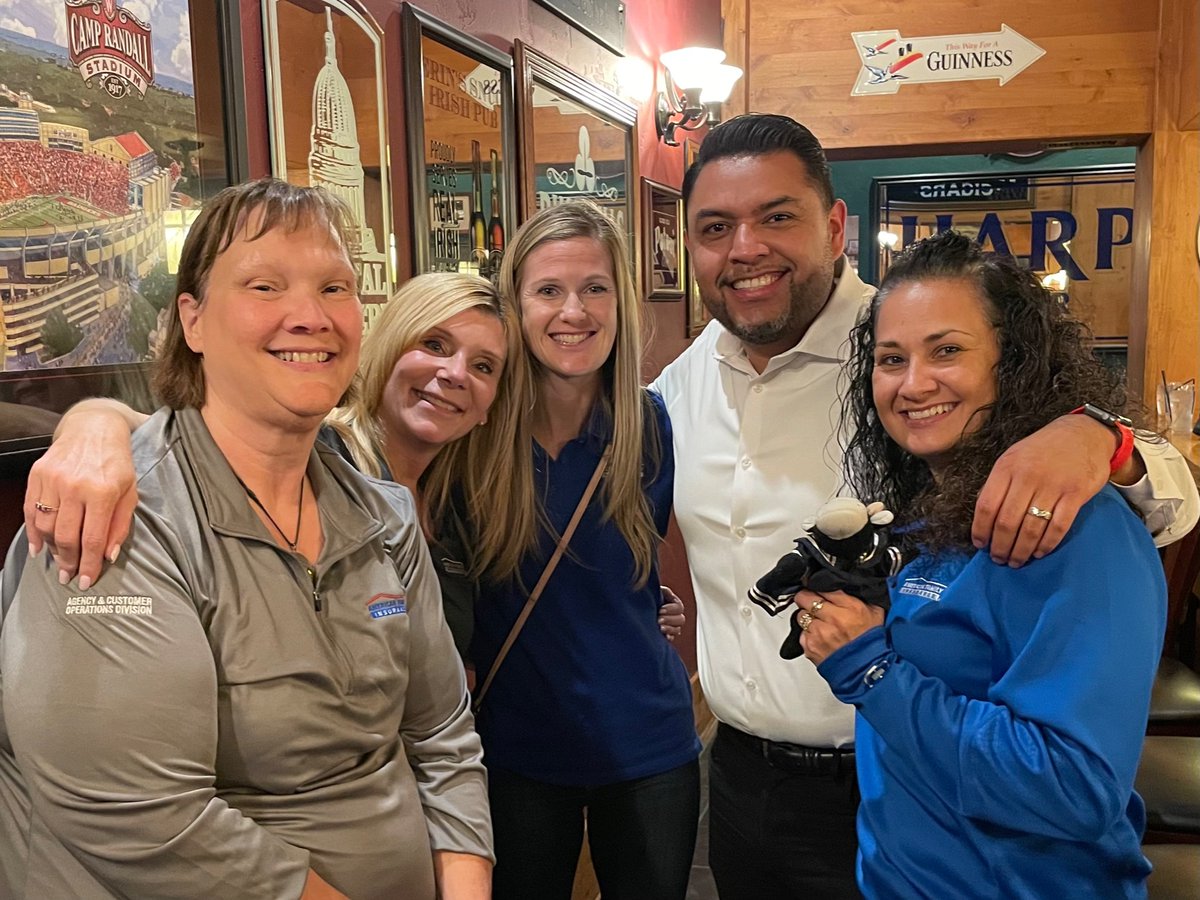Britney_Jensen1's tweet photo. What a great time hanging with these awesome @amfam leaders #MomentsThatMatter #TeamWINgate #iwork4amfam ❤️😎 https://t.co/mc6WMjZ53Q