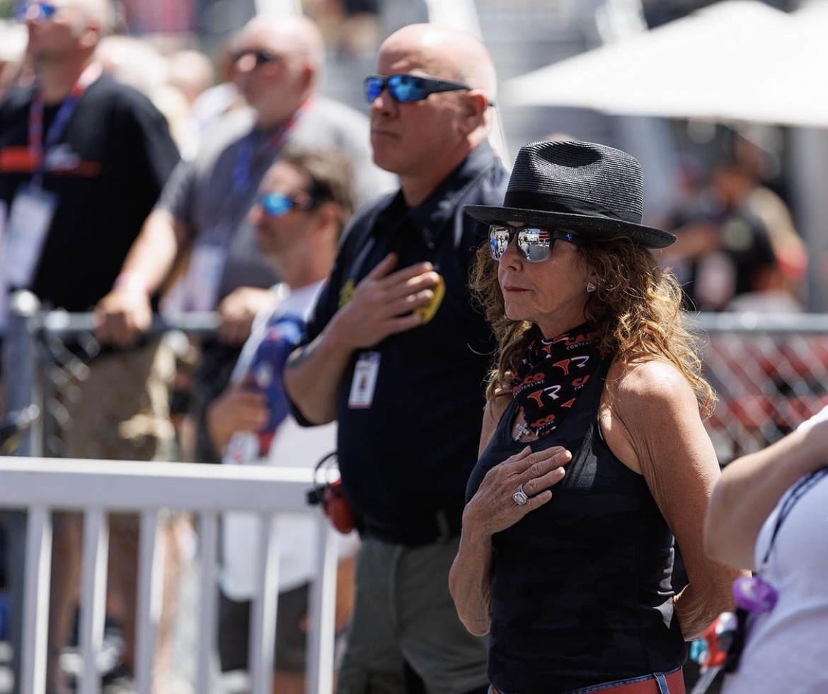 Fatheadz's tweet photo. Woman Wednesday ft. one of our absolute favorites, Momma Kay!
She's wearing our #BullRing glasses in #BlackIce 🖤🧊
Link in bio to shop!
#teamfatheadz | #capco | #mommakay | #blackice | #bullring | #nhra | #dragracing https://t.co/PuP4cJeKZN