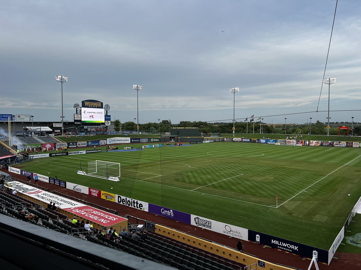 peterburtnett's tweet photo. Back at Werner Park as @Union_Omaha looks to bounce back from a 3-0 loss to Richmond Kickers on Saturday, their first loss in 11 matches in league play
#LosBuhos host Forward Madison, who they lead by 3 points in the League One table
Kickoff at 7:10 p.m. https://t.co/kQa9CinCJw