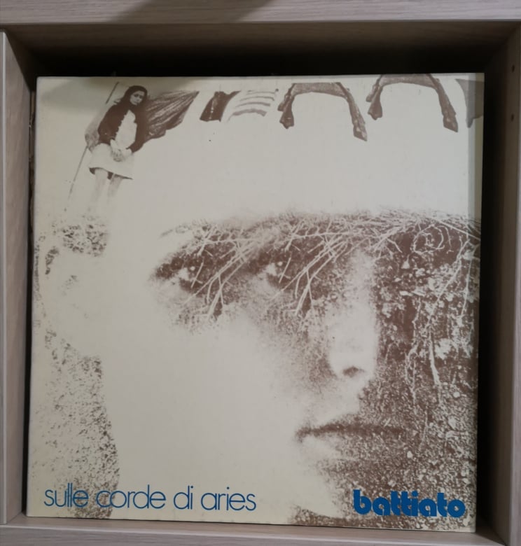 APingerna's tweet image. Una bellissima prima stampa in condizioni piu' che buone (vg+) Il favoloso "Sulle corde di Aries" di #FrancoBattiato su etichetta Bla Bla. Chi si vuole fare un bel regalino per tirare su il morale prima di riprendere il lavoro?