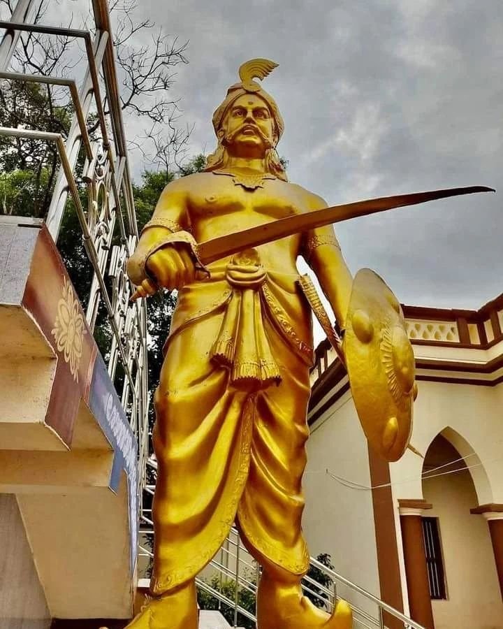 SunilKallar_'s tweet image. &quot;வரிக்குப் பதிலாக நெல்லாவது கொடு” என்று ஆங்கிலேயர்கள் கேட்ட போது, “வரி என்று நீ கேட்டால் ஒரு மணி நெல்கூட நான் தர முடியாது” என்று தீரமாக மறுத்தவர். 
#firstfreedomfighter 
#pulithevar