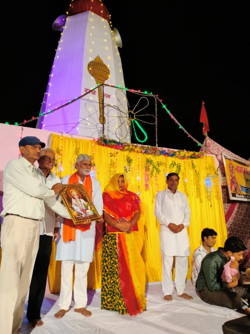 Balvir_Luthra's tweet photo. रात गांव 1 बीएलएम स्थित बाबा हरिराम जी व हनुमान मन्दिर में आयोजित विशाल जागरण में भाग लिया और बाबा जी के चरणों में नतमस्तक होकर आर्शीवाद प्राप्त किया व क्षेत्र की खुशहाली की कामना की। #1BLM https://t.co/Xq9bsBVUWA