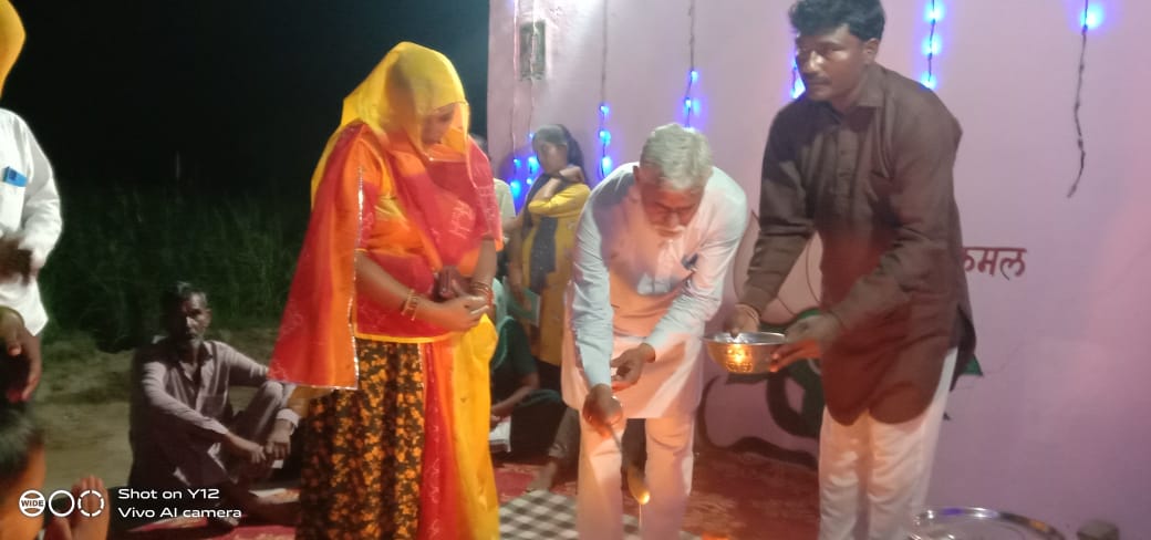 Balvir_Luthra's tweet photo. रात गांव 1 बीएलएम स्थित बाबा हरिराम जी व हनुमान मन्दिर में आयोजित विशाल जागरण में भाग लिया और बाबा जी के चरणों में नतमस्तक होकर आर्शीवाद प्राप्त किया व क्षेत्र की खुशहाली की कामना की। #1BLM https://t.co/Xq9bsBVUWA