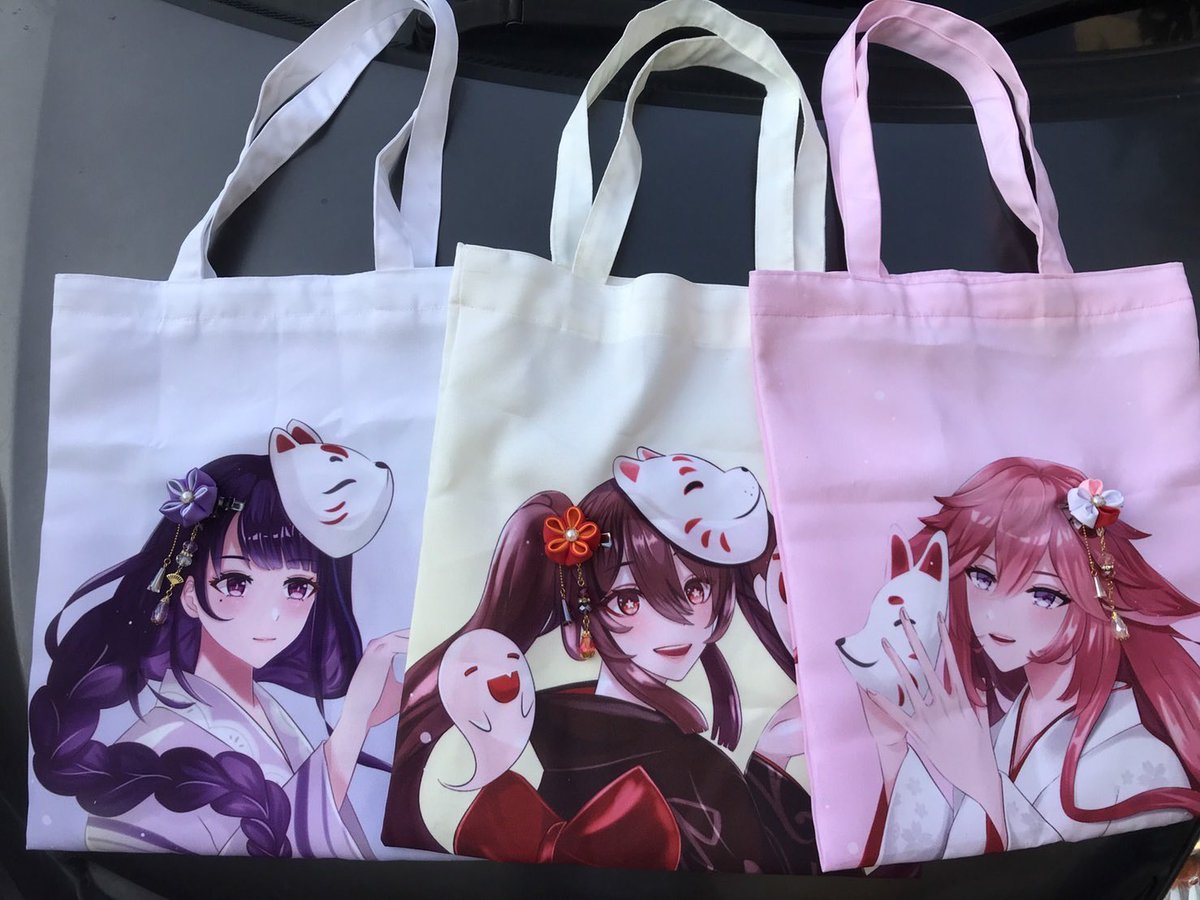 momokoscarlet's tweet photo. Po cf15, close 5 september 2022

totebag Kanzashi Genshin Impact. Kanzashinya bisa dilepas lho, jadi bisa dijadiin hiasan tas, jepit rambut dan pin.
Harga/set IDR 100k

Kanzashi by @Dolphin_H_Craft , totebag by me

Bahan tas : full print kanvas, kanzashi : grossgrain
#comifuro15 https://t.co/oQxrtL5X2a