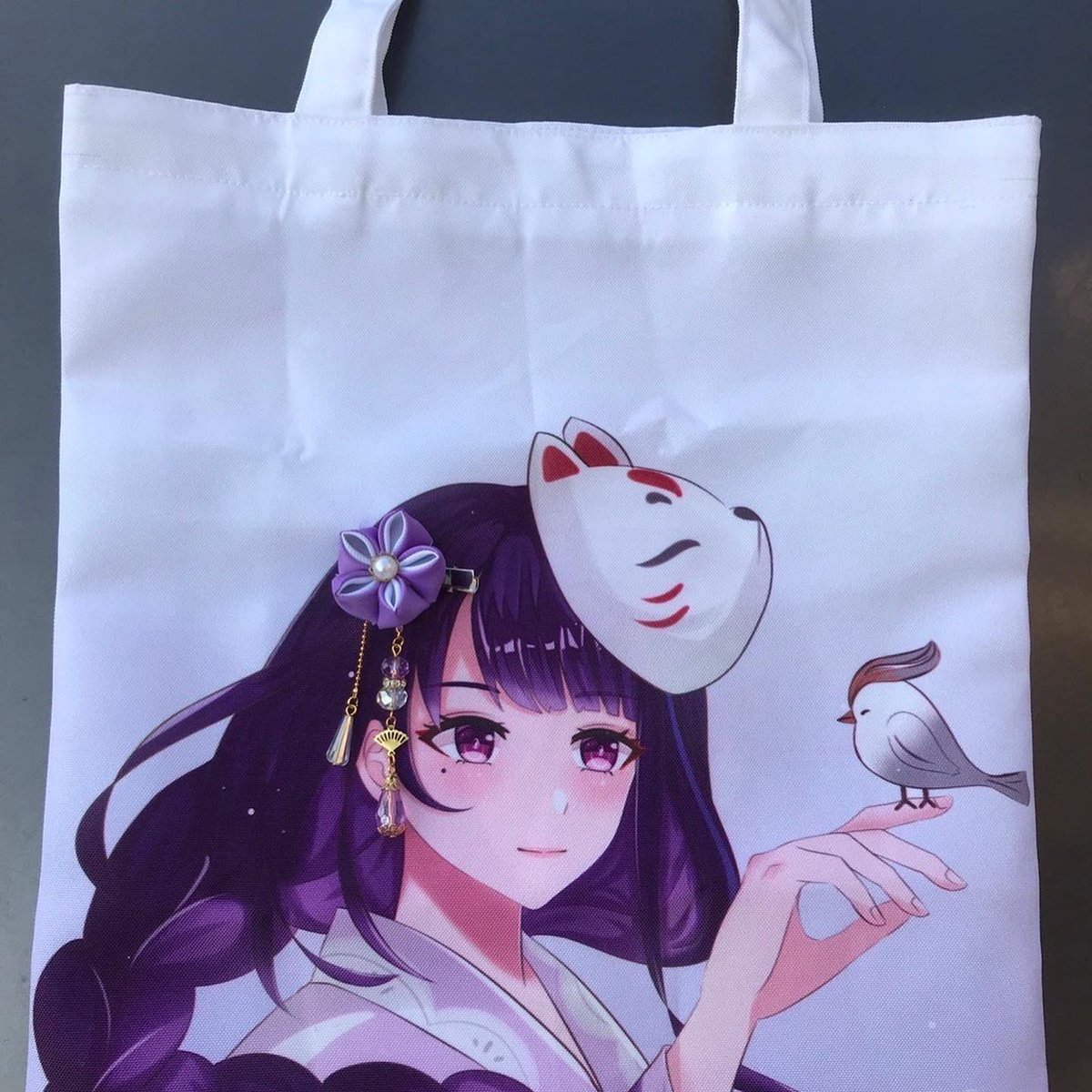 momokoscarlet's tweet photo. Po cf15, close 5 september 2022

totebag Kanzashi Genshin Impact. Kanzashinya bisa dilepas lho, jadi bisa dijadiin hiasan tas, jepit rambut dan pin.
Harga/set IDR 100k

Kanzashi by @Dolphin_H_Craft , totebag by me

Bahan tas : full print kanvas, kanzashi : grossgrain
#comifuro15 https://t.co/oQxrtL5X2a