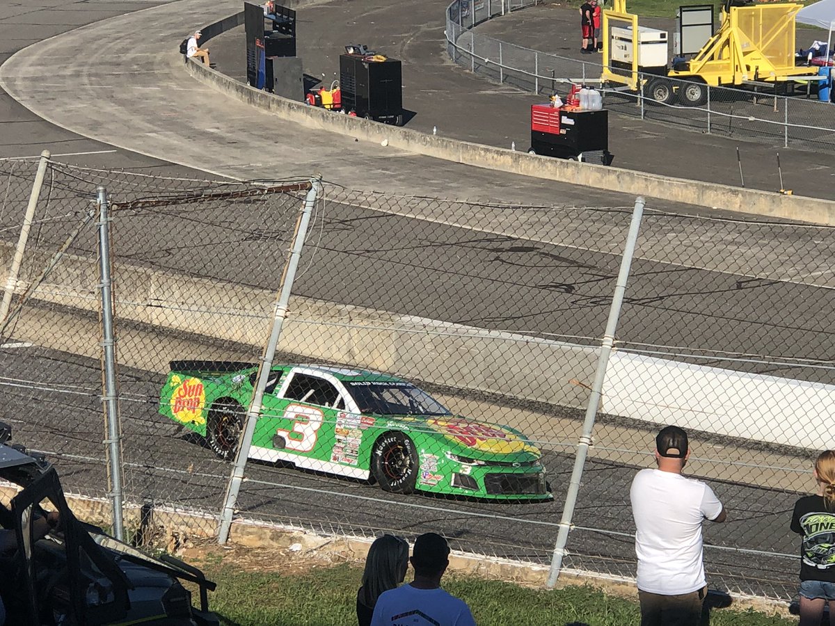 hotandcoldboi's tweet image. Great 2 days @RTRevival with @Abrugh94! Always a treat to see @DaleJr race, really enjoyed watching @AmberLynnRacing, @03Butterbean, and @LandonHuffman battling for position in their races! Looking forward to more races here and seeing these driver in the future! #savethespeedway