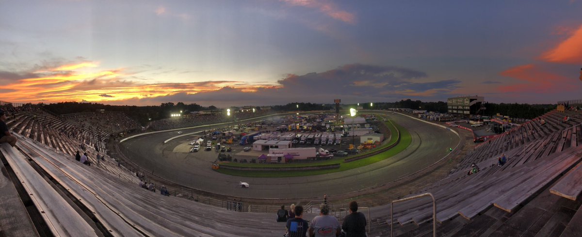 hotandcoldboi's tweet image. Great 2 days @RTRevival with @Abrugh94! Always a treat to see @DaleJr race, really enjoyed watching @AmberLynnRacing, @03Butterbean, and @LandonHuffman battling for position in their races! Looking forward to more races here and seeing these driver in the future! #savethespeedway