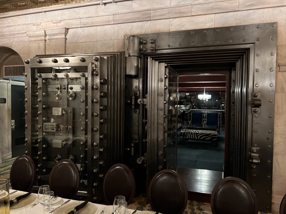 kirschj's tweet photo. Have you ever had dinner (or drinks 🍸) in the vault of a 1980 Bank???
Come to #NASCI22!!!
#Cleveland is waiting to host al #CVimagers for a great scientific meeting and a chance to network with your peers!
https://t.co/LAJSak4RCr
@NASCISociety #yesCCT #whyCMR https://t.co/LhU5NDCZHr
