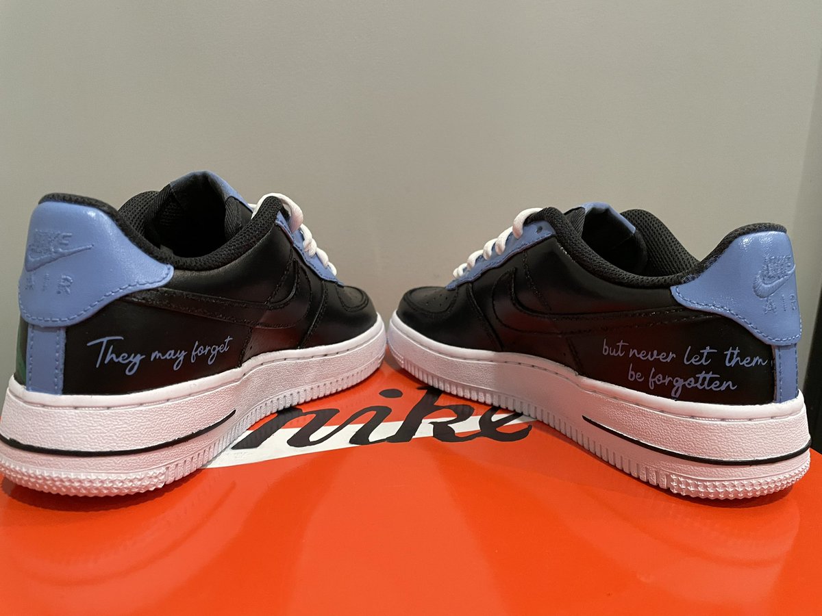 HeartNSoleKickz's tweet photo. @TBGeneration Black History Month and Alzheimer’s Awareness pairs I designed and hand painted https://t.co/WdgPuQy77n