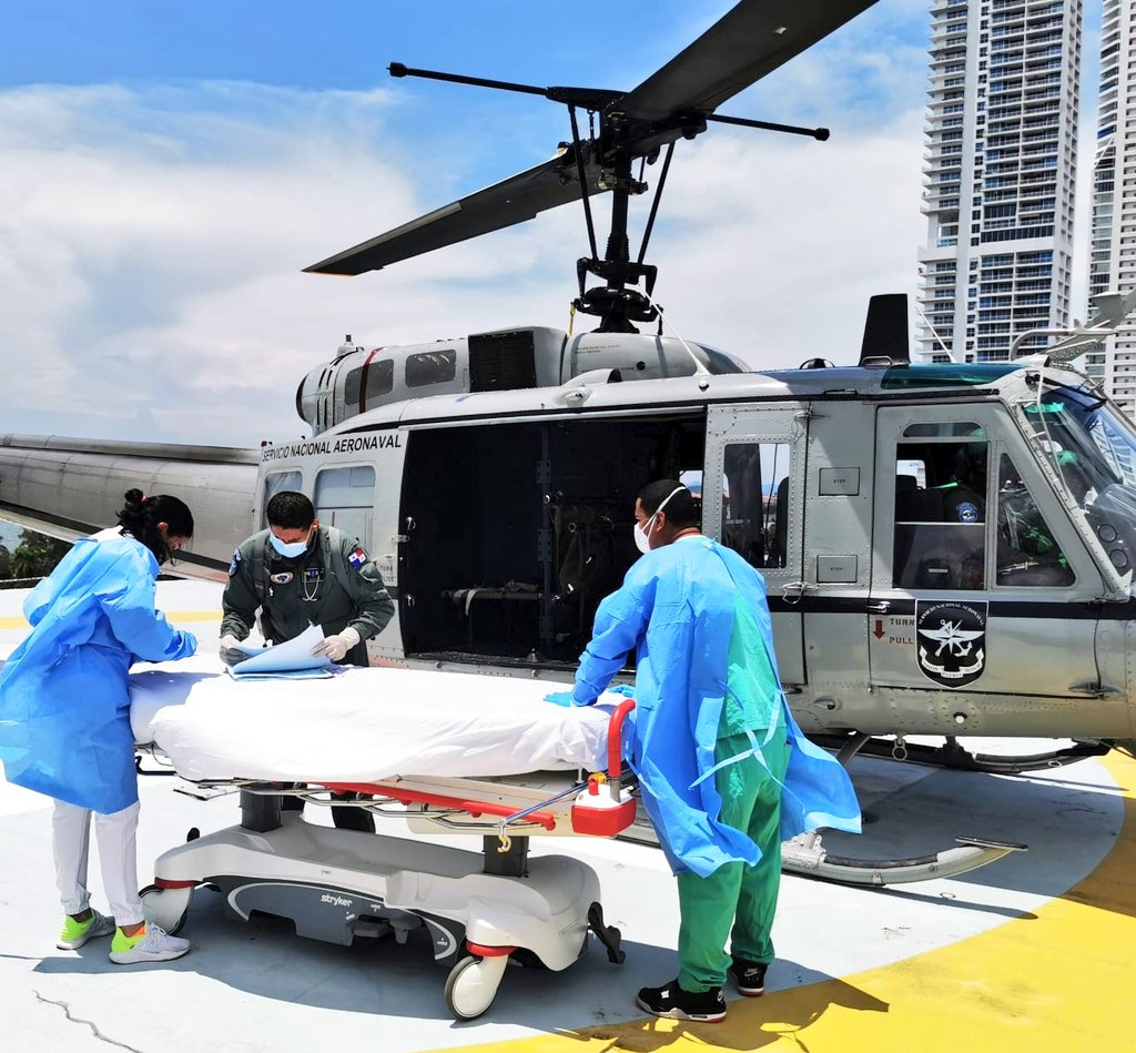 aeronavalpanama's tweet photo. Desde la comunidad de Garachiné, provincia de #Darién, pilotos y paramédicos a bordo del AN-114 realizaron el traslado hacia el @HSantoTomasPma de un ciudadano de 23 años con herida de arma blanca en el pie derecho producto de una riña.
#HéroesDelAire https://t.co/qNMF9iKgHY