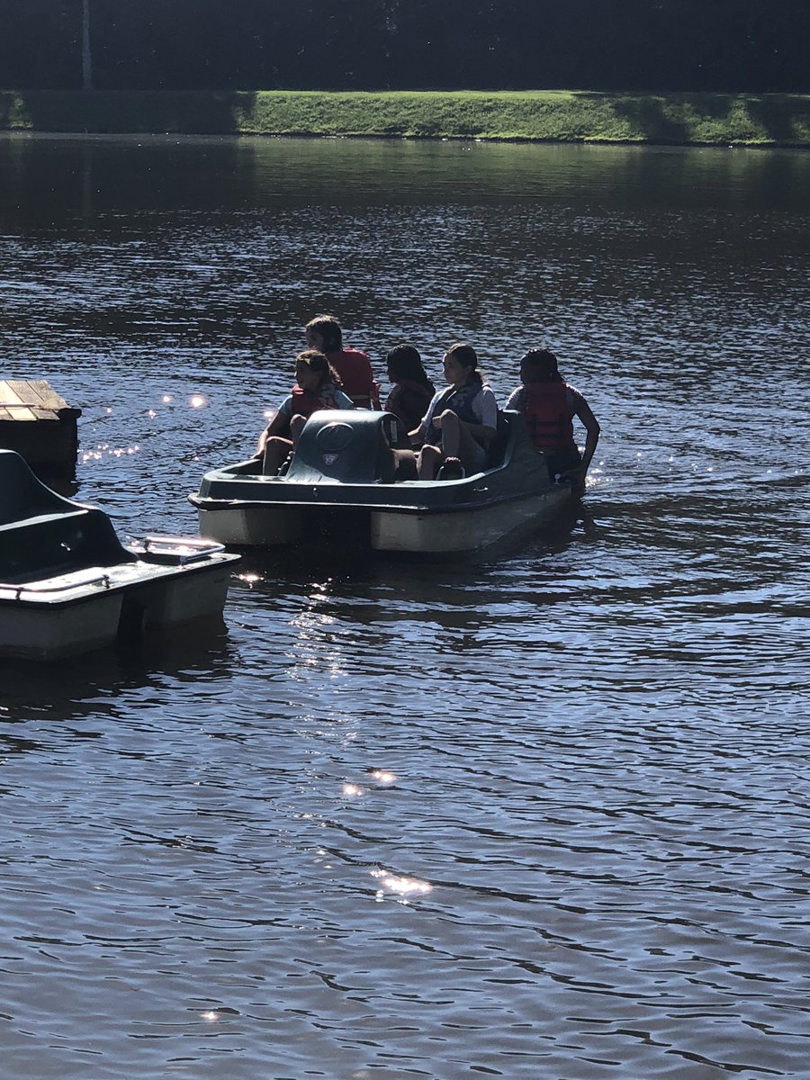 WCDS_Middle's tweet photo. Fun on the lake at Victory Mountain! #WCDSMiddleSchool https://t.co/8GW8LdIbzW