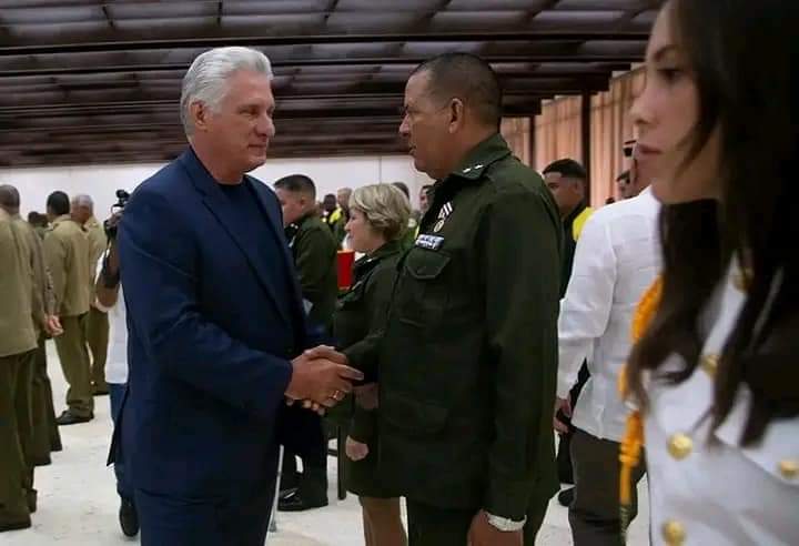 agnes_becerra's tweet photo. Son orgullo de la patria. 
Se les quiere y admira.  #Cuba 🇨🇺 @DiazCanelB @MinfarC
@minint_cuba https://t.co/I62RbeXkoM