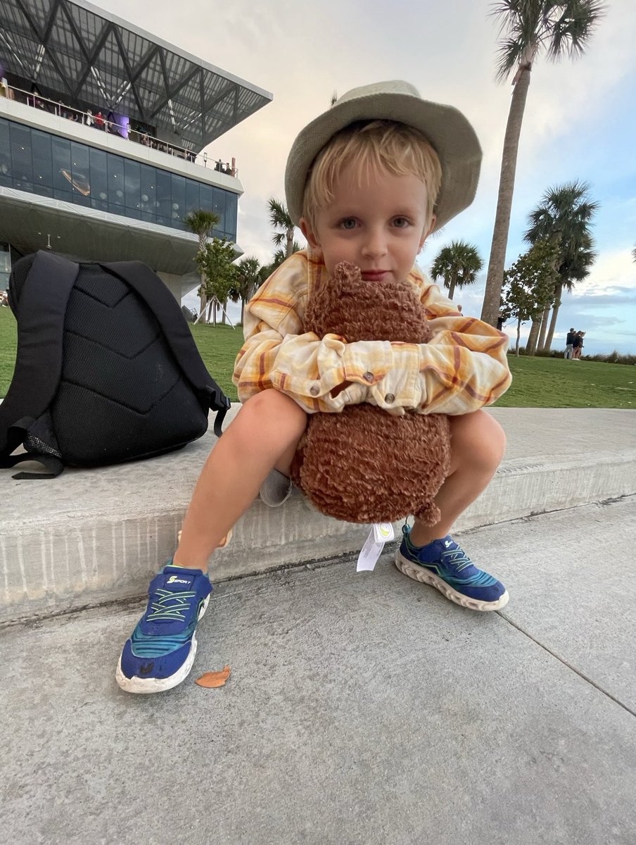 vanilla167's tweet photo. Hey @Publix ! Do you have this teddy bear in stock somewhere? I’ve bought it at Publix in 2021. My son lost his beloved teddy bear 3 days ago and his heart is broken🙁 https://t.co/lXpYezryO0