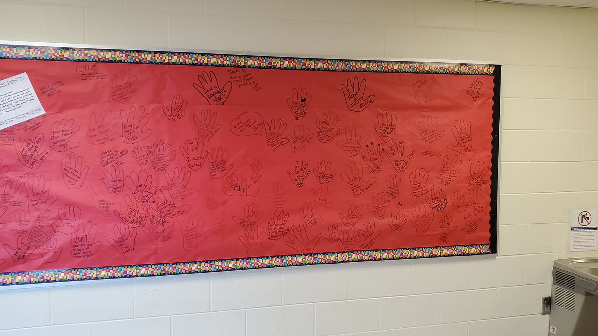 My first week of school graffiti board was a big hit! Parents were encouraged to write a note to their children. <a href="/chawkfan91/">JB Kilpatrick</a> <a href="/TweetsBellamy/">BellamyTweets</a>