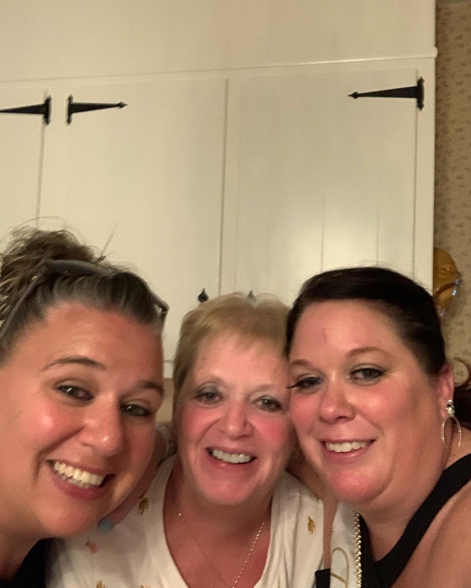 rohm_michelle's tweet photo. #surpriseparty #hello40s https://t.co/N1rLFZQ4w1