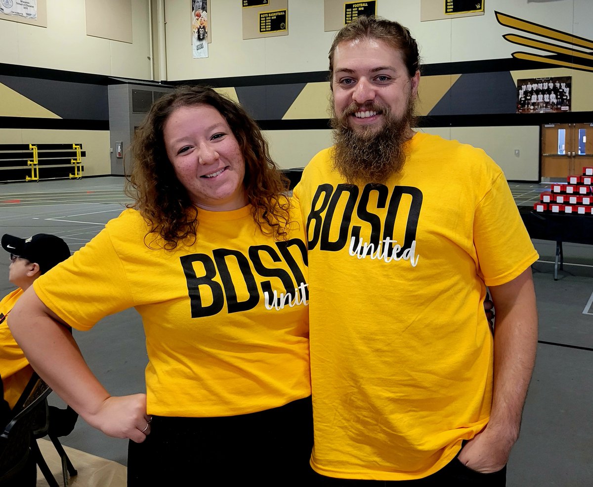MrsLester9's tweet photo. First day of school tomorrow at #bdsd #readytosoar with @MrHousesHangout 💛 https://t.co/9hidiYxkNV