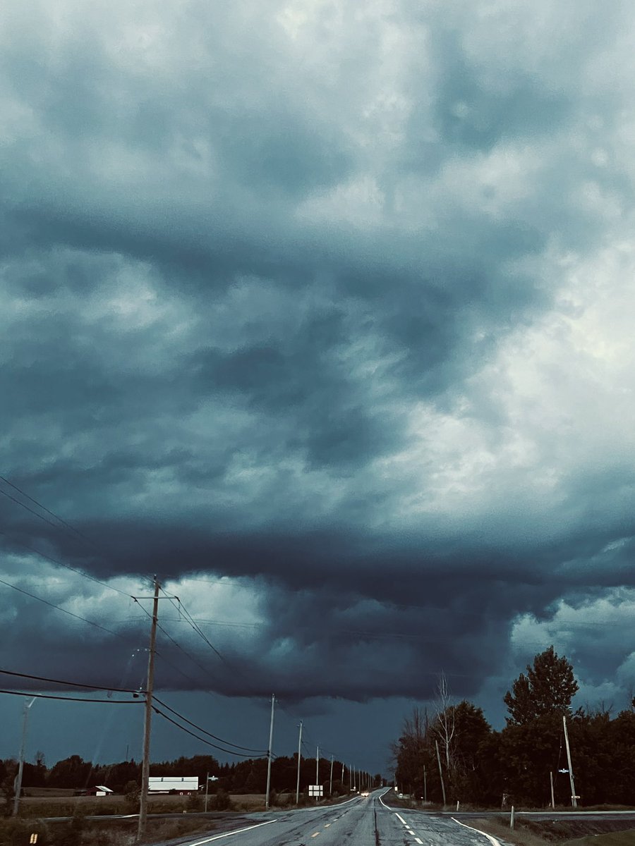 tammy_rivers's tweet photo. #onstorm near North Dundas https://t.co/1UtP4LOd6b
