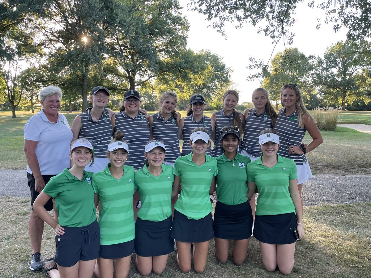 When coach (aka me) doesn’t get the dress memo, you accidentally look like a coach for the other team! 😂 this is what it’s all about, two teams coming together and supporting each other in competition! Great win for Seaton tonight, we loved having you!