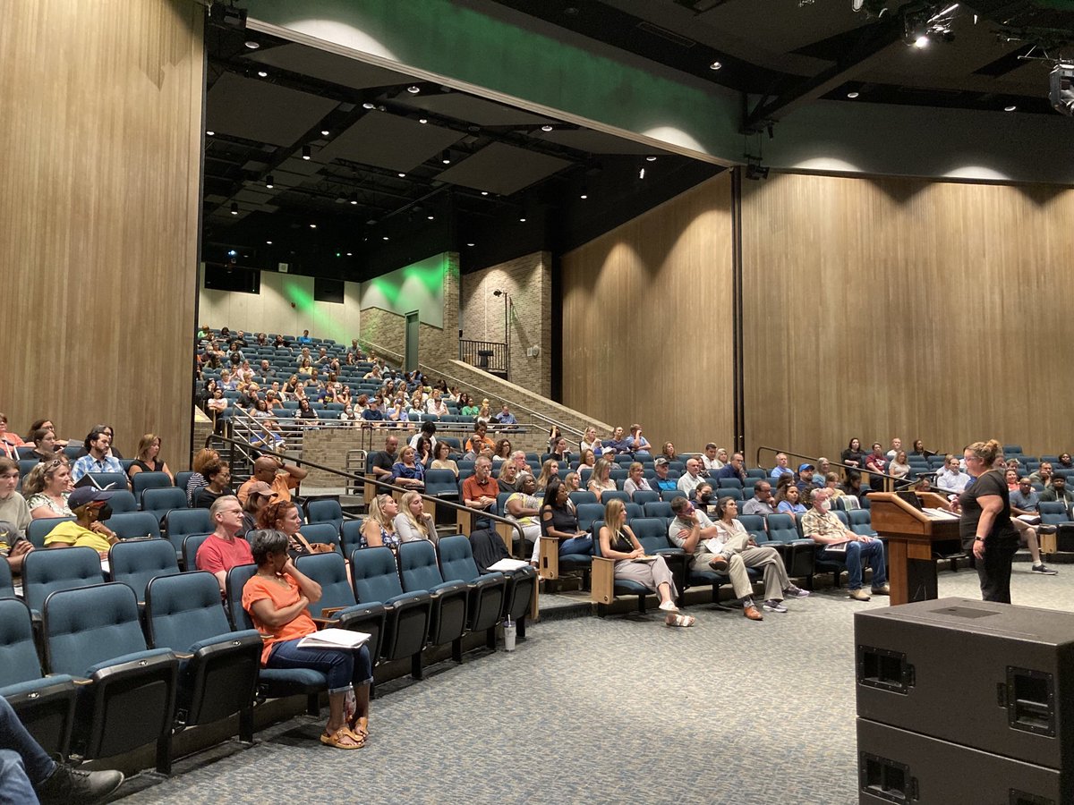 ⁦<a href="/WEGroves/">W. E. Groves HS</a>⁩ financial aid &amp; senior parent night. That ⁦<a href="/oaklandu/">Oakland University</a>⁩ for a great overview. #birminghambrilliance