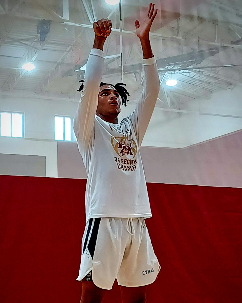 fsus_hoops's tweet photo. No excuse, just execute💯

Three point shooting competition, one-on-one &amp; getting back on defense, and free throws under pressure after all the hard work.

We work hard, compete, and have fun with it 💪

#CompeteExecuteLive
#itsjUStWORK https://t.co/BaM8sSWZ9u