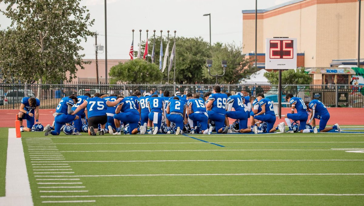 josiahugarte_'s tweet photo. We’re not just teammates we’re family, and in your name we play✝️💙 #southsan #southsanfb #family @SouthSanFB https://t.co/CRD6pvbqQY