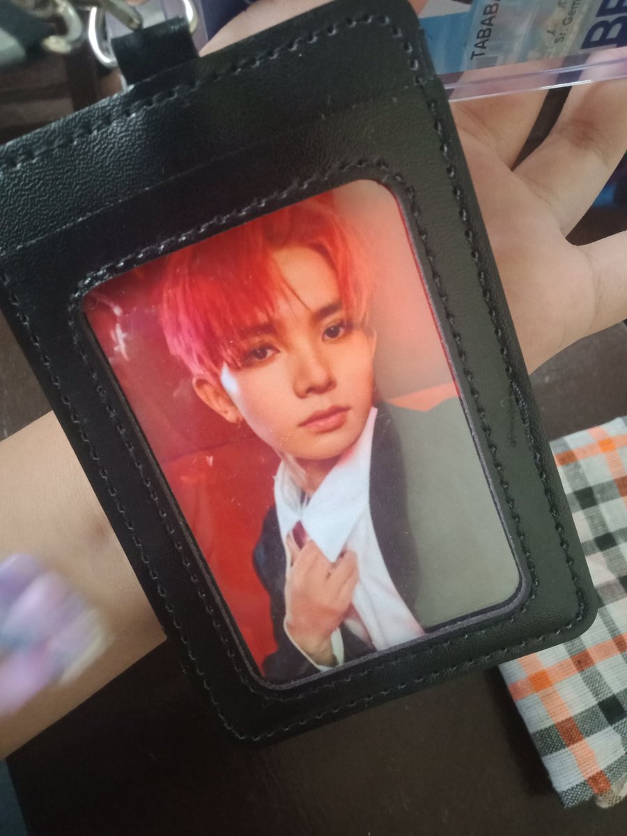 ilovvhee's tweet photo. aanhin ko mga pogi sa school kung may dala akong mas pogi sa id at bag ko https://t.co/naUHUKwLJQ