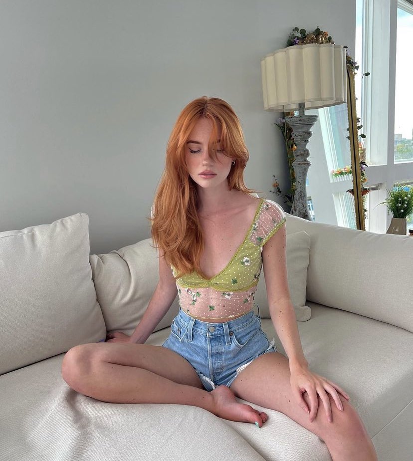 pinkslzps's tweet photo. Oiii gente!! aqui é a Flora, eu não sou conta nova mas eu quero sair olha do flop e quero mais amigos pra interagir. Se eu posso interagir com vcs pfv podem dar rt e fav aqui? 🥺💞💭💕💋 https://t.co/b5NNh9VSff