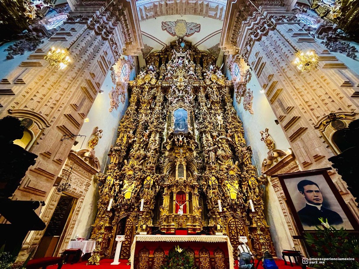mex_experiencia's tweet photo. #MEXicoEnUnaFoto🇲🇽📸 #DesdeMiLente:
“Parroquia de Santa Prisca y San Sebastián” (Taxco de Alarcón, Guerrero)
Monumento colonial y referente de Taxco construido por José de la Borda entre 1751 y 1758, de estilo ultrabarroco. En la imagen el Retablo Mayor de Santa Prisca. https://t.co/HyEOZE95Z9
