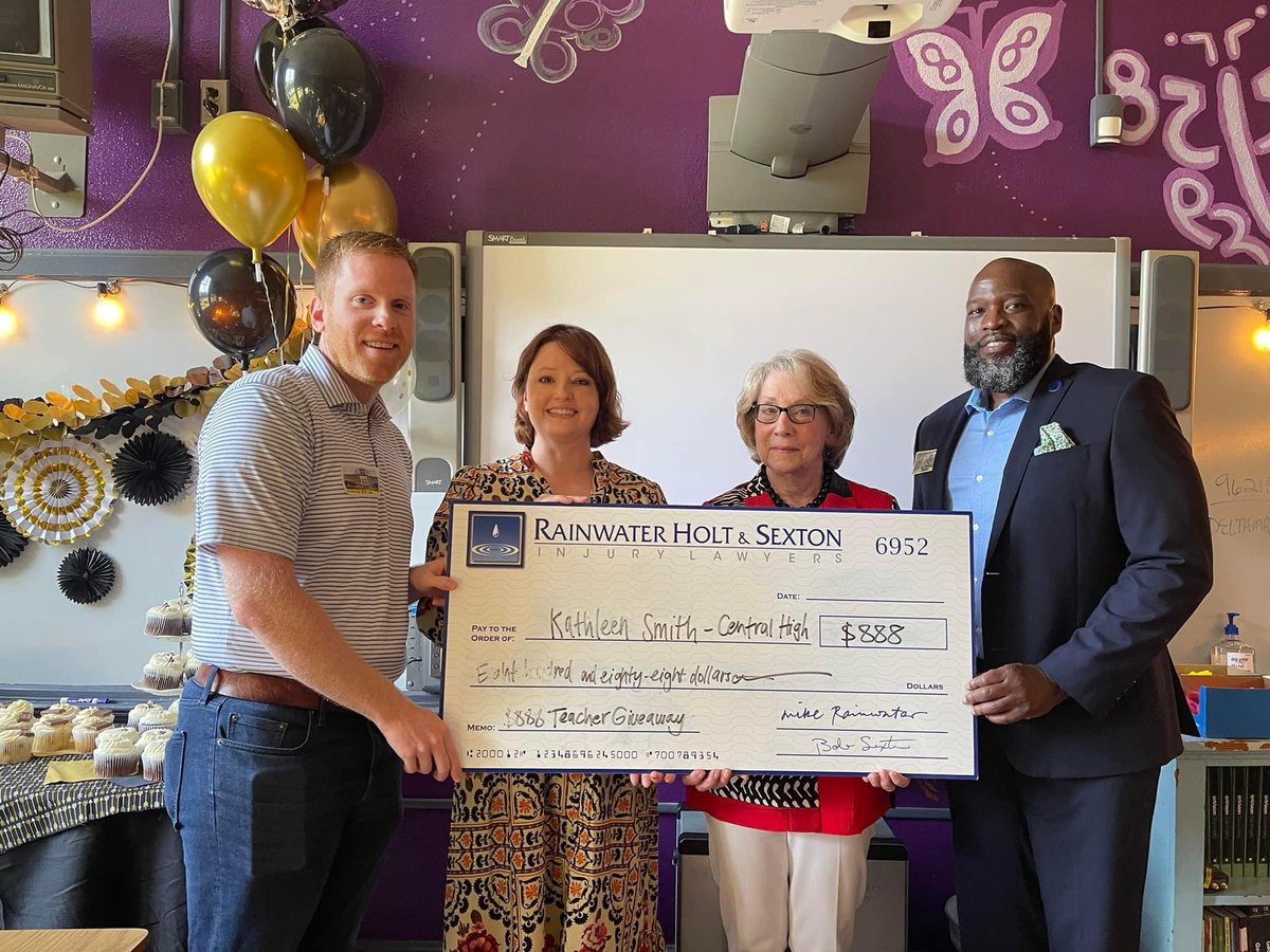 Now the rest of the city knows what makes LRCH’s Kathleen Smith so special. She was recognized this week by Rainwater Holt & Sexton as an exceptional educator and awarded $888. Congrats, Ms. Smith! #LRSDPowerofUS #ReimaginingLRSD