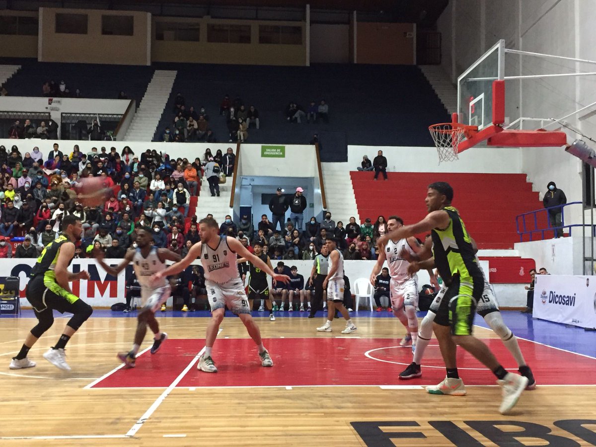 fbejarano01's tweet photo. Instantaneas del emocionante partido entre Leones vs Spartans Liga Básquet Pro, felicitaciones al equipo Riobambeño marcador final 75 a 73.
#LeonesdeRiobamba #Spartans #basquetbol #LigaBásquetPro https://t.co/fMlHXfTWfm
