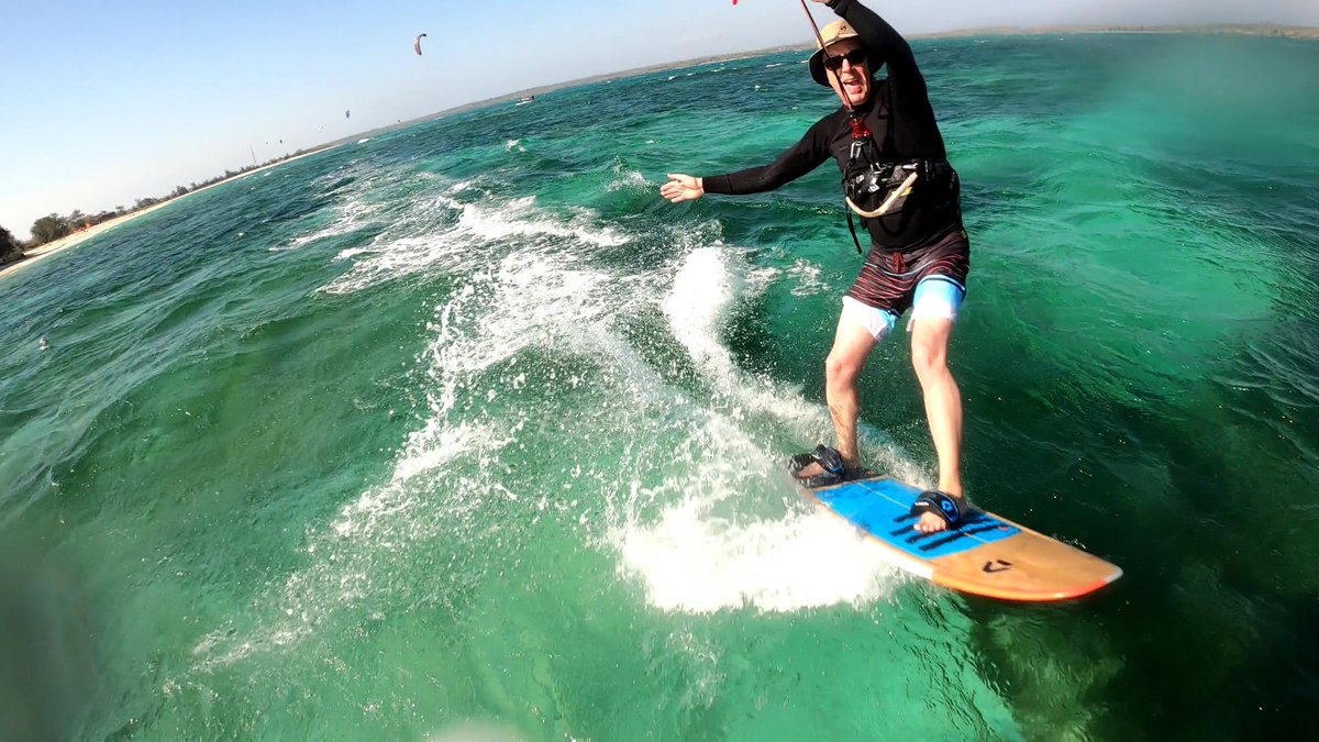 kitesurferpeter's tweet photo. Epic first day kitesurfing at Kaliantan, Lombok in 30+ knots. Great location, waves, reef, sandy beach.

#indonesia #kitesurfing #kitesurf #lombok #ekas #kaliantan

https://t.co/ntpSfqHKIl https://t.co/VXeSIdYKDH