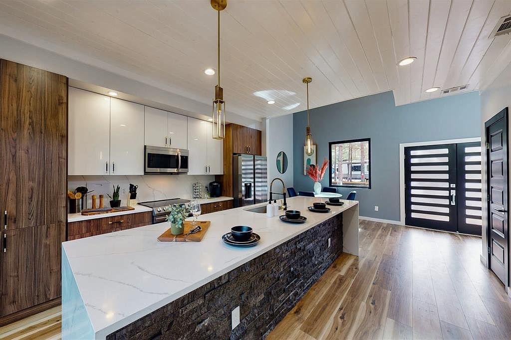 barndominium_us's tweet photo. 106 Blue Spruce Trl, Broken Bow, OK - $975k https://t.co/wlYSV83lq0