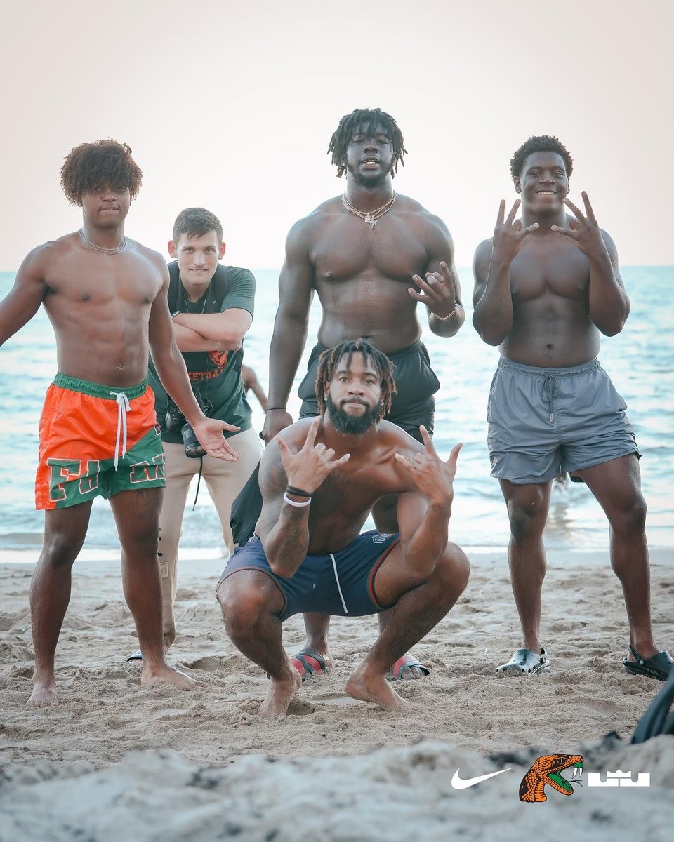 FAMU_FB's tweet photo. Beach day for day one in South Florida. 

#FAMU | #Rattlers | #LeaveNoDoubt https://t.co/flMZV05rTF