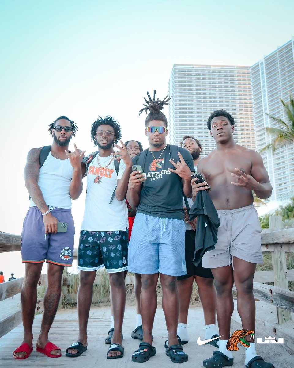 FAMU_FB's tweet photo. Beach day for day one in South Florida. 

#FAMU | #Rattlers | #LeaveNoDoubt https://t.co/flMZV05rTF